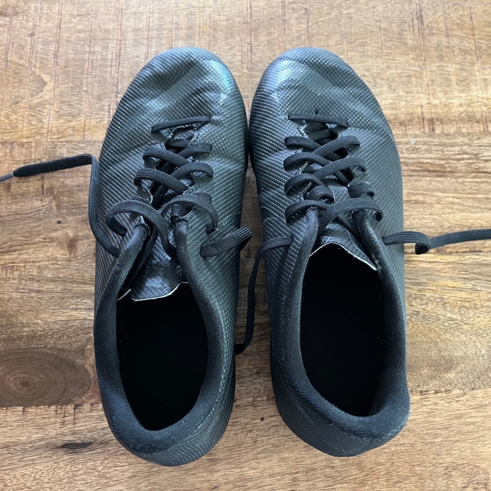 NIKE- NIKE-Mercurial Victory, Indoor Soccer, Youth size 5, Black